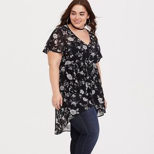 Sz.00 Torrid Black Floral Hi-low Top